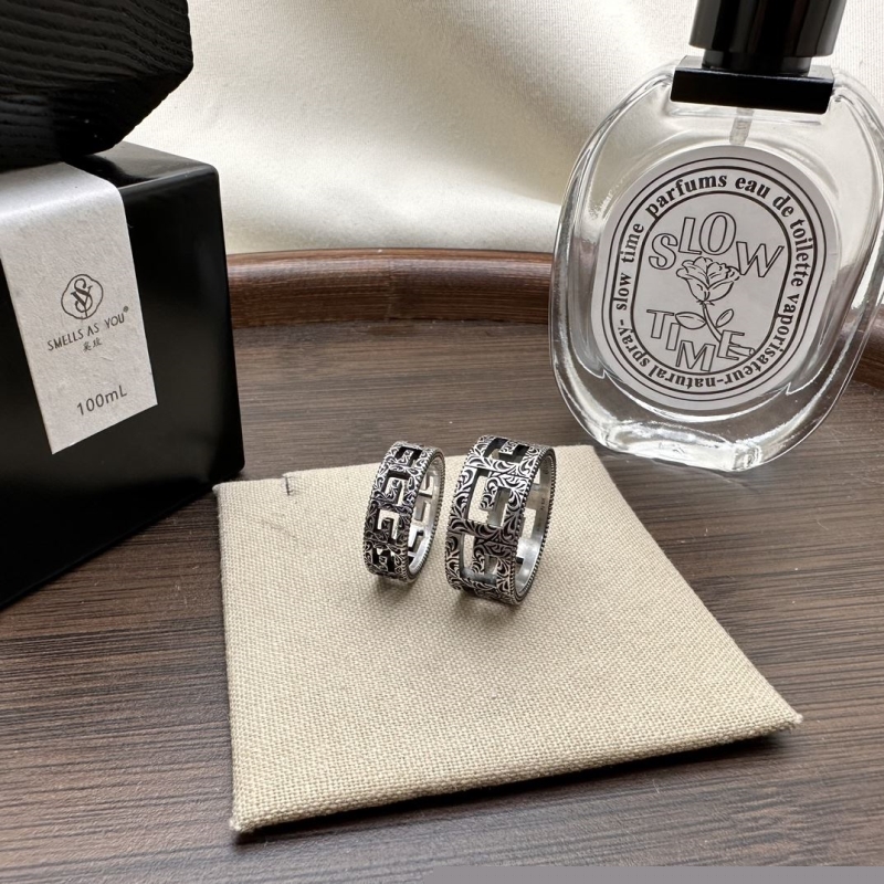 G*u*i rings